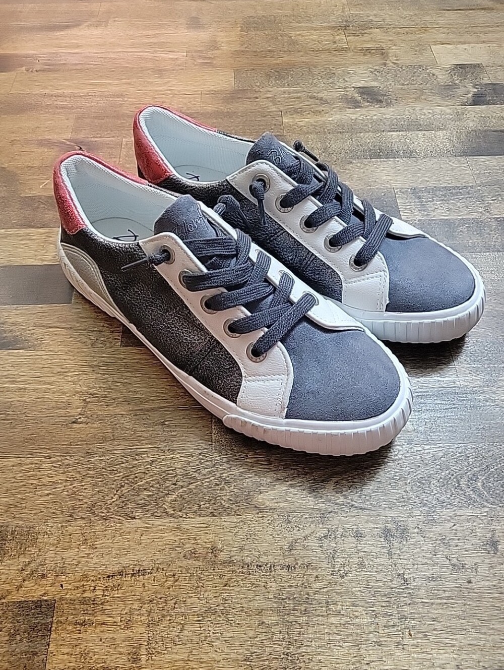 BLOWFISH Womens 9 Wave Gunmetal Tumble Gray Red Low Top Casual Sneaker